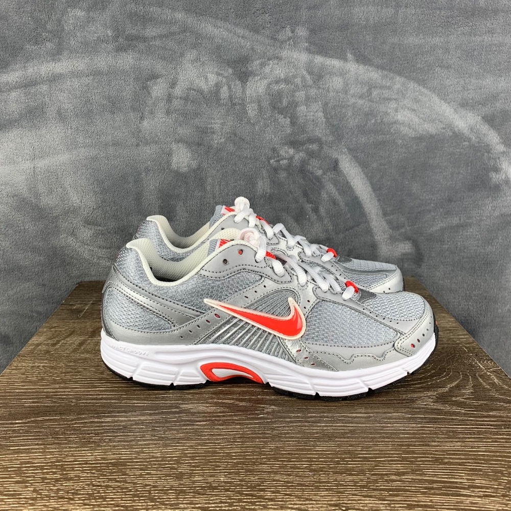 NEW Nike Dart 7